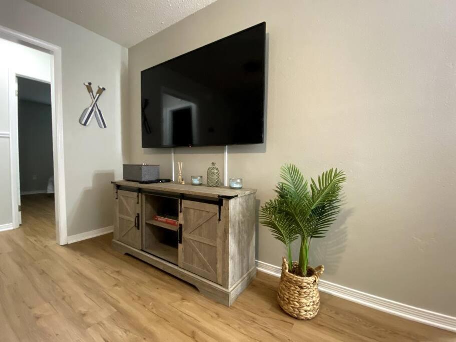 White Sand Getaway Steps From Beach Gulfport Exterior foto