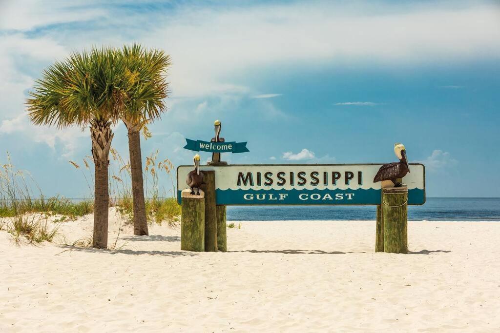 White Sand Getaway Steps From Beach Gulfport Exterior foto